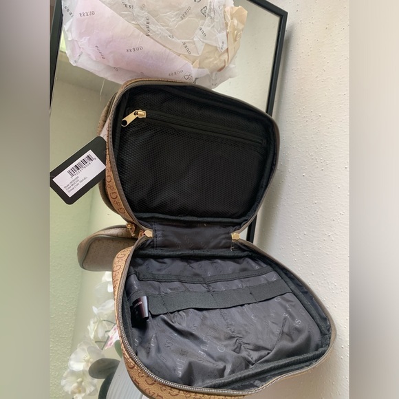 NWT GUESS tech organizer - Picture 7 of 12